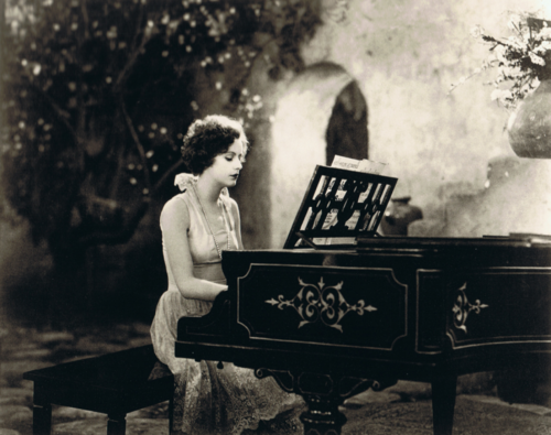 Greta Garbo plays piano Greta Garbo plays piano
