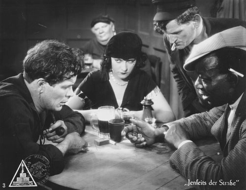 Jenseits der Strasse (1929)