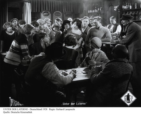 Unter der Laterne (1928) Deutsche Kinemathek, Berlin