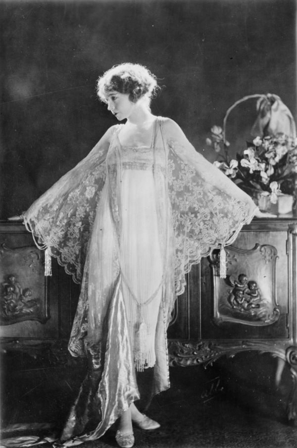 Lillian Gish wears a negligée in Way Down East (1920)