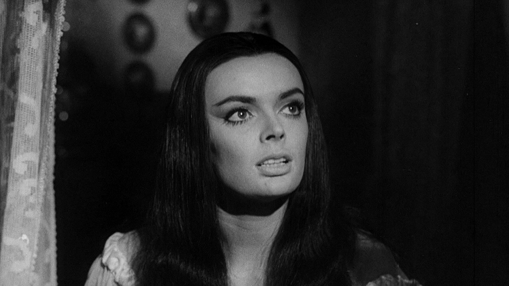 Barbara Steele in Castle of Blood (1964)
