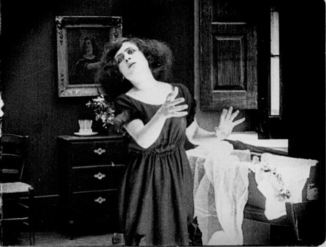 Rosè Angione as Nanninella in A Santanotte (Elvira Notari, 1922)
