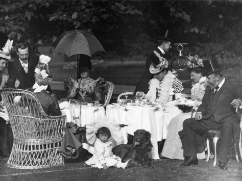 great-victorian-moving-picture-show-1898-003-afternoon-tea-at-clarence-house