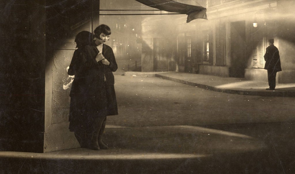 Anna May Wong in Pavement Butterfly (Richard Eichberg, 1929)